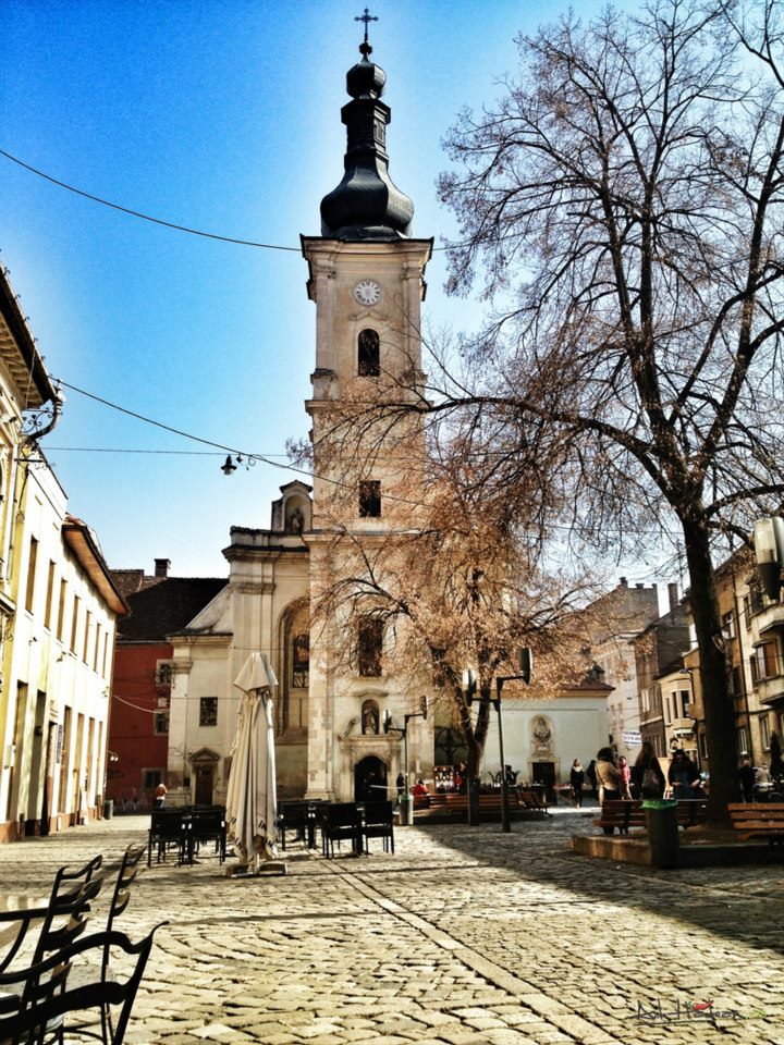 piata muzeului