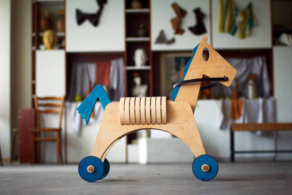 Jucarie din lemn creata de Mihai Stamati