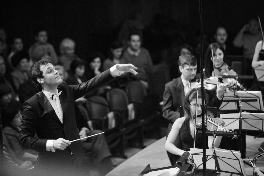 YFO .  Orchestra si Dirijor Vlad Agachi