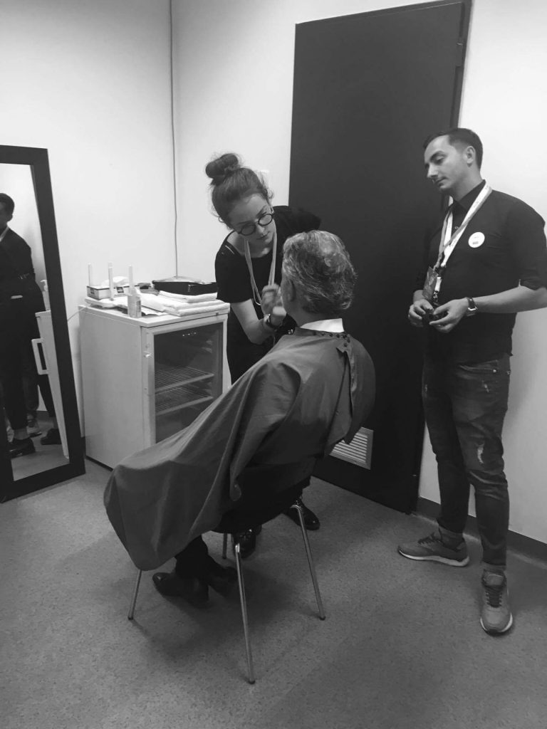 received_1787728507910820-01