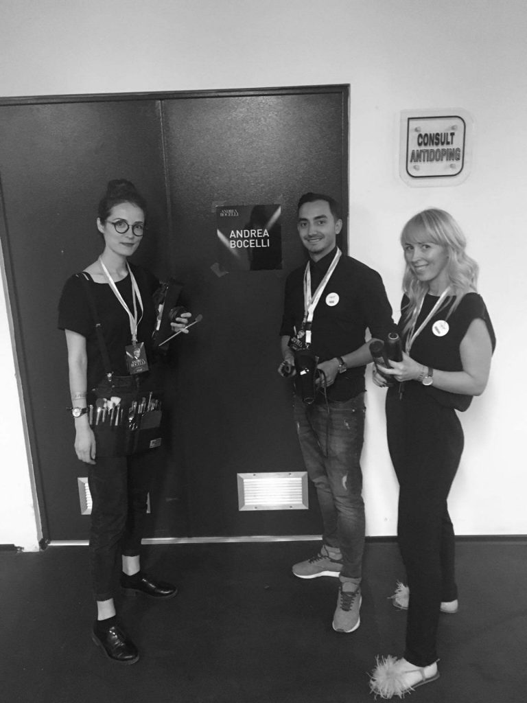 received_1787728517910819-01