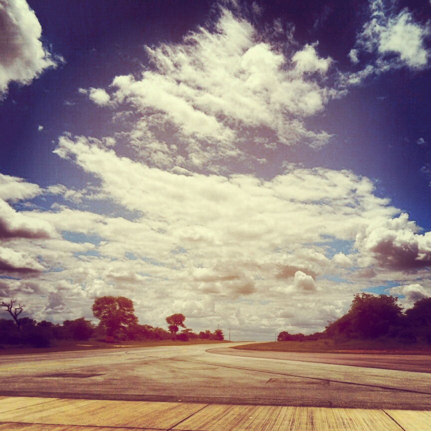 hoedspruit-airport-cloudporn