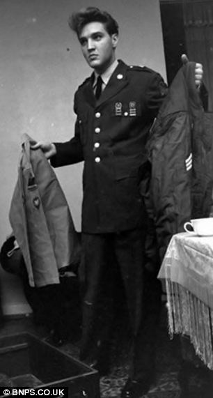 article-2386878-1B32E92E000005DC-515_306x571