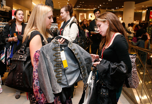 TEEN+VOGUE+Fashion+University+H+Shopping+Party+qf0cHaq6hbFl