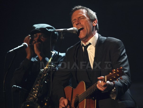 hugh-laurie-canta-afp