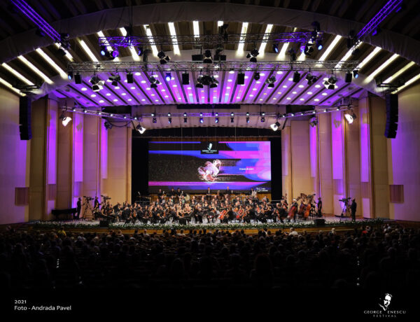 Festivalul Enescu se alătură evenimentului ”Noaptea Muzeelor” și oferă publicului unul dintre concertele susţinute de orchestra LES DISSONANCES în ediţia 2021
