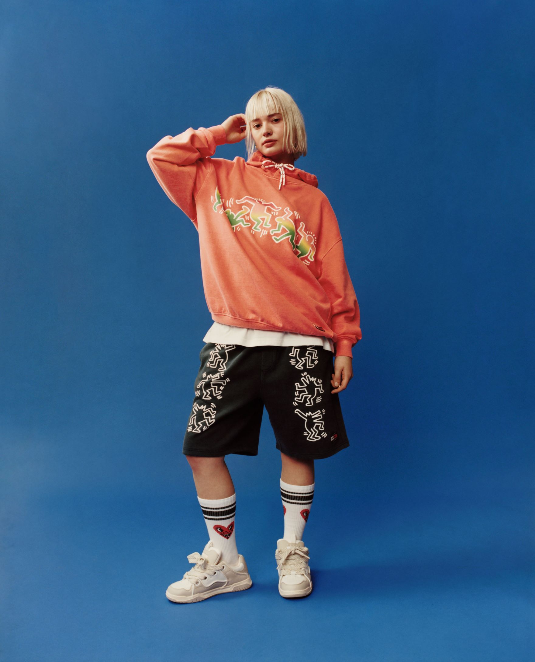 SUPF23_TJ_KH_UNI_DUO_ORANGEHOODIE_WHITE TEE_01_300_39L