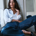 Calvin Klein lansează noi imagini cu Camila Morrone în Calvin Klein Jeans