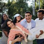 TOMMY HILFIGER LANSEAZĂ CAMPANIA PRIMĂVARA 2024 "KENDALL AND FRIENDS"(KENDALL ȘI PRIETENII)