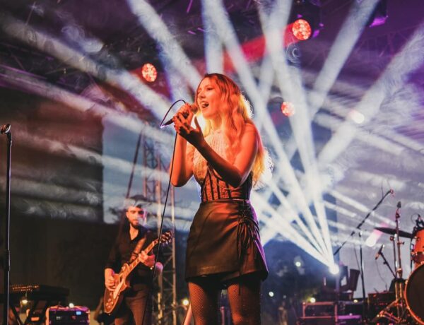 yvonne live cu trupa