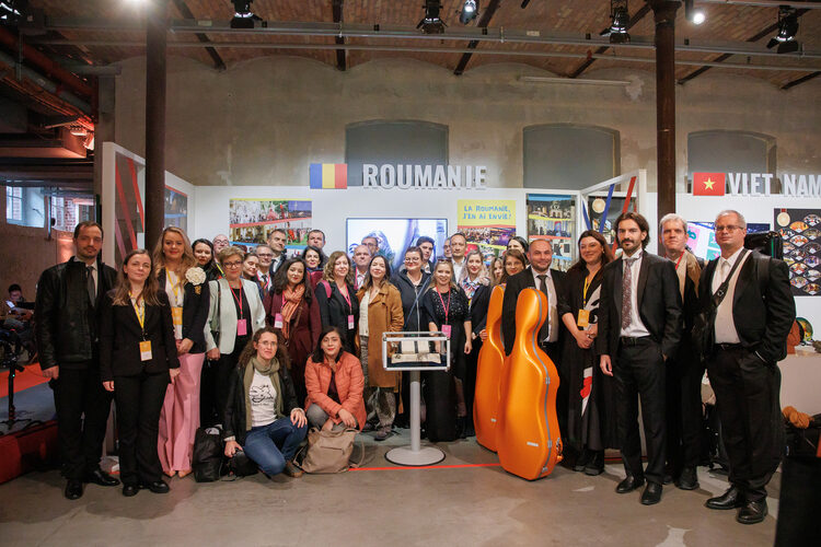 Village-de-la-Francophonie - -Roumanie - -Paris - -05-oct - -foto - -Andrei-Gindac - - Two-Bugs_CL1A9811